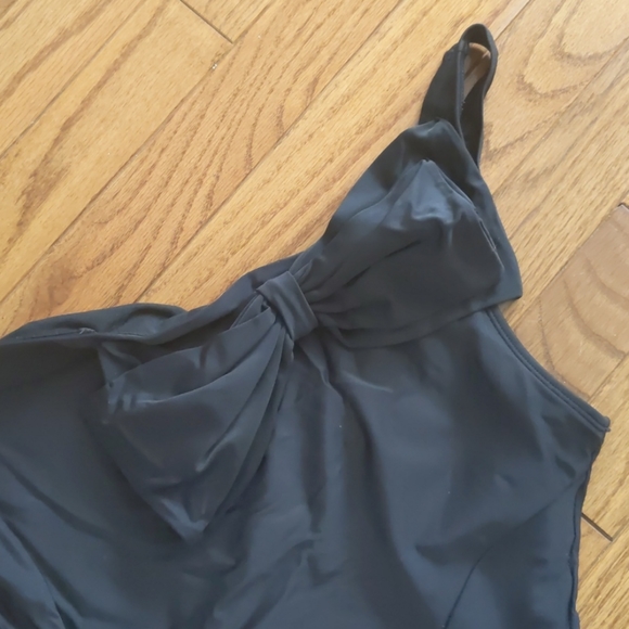 One shoulder bathing suit - Picture 2 of 2